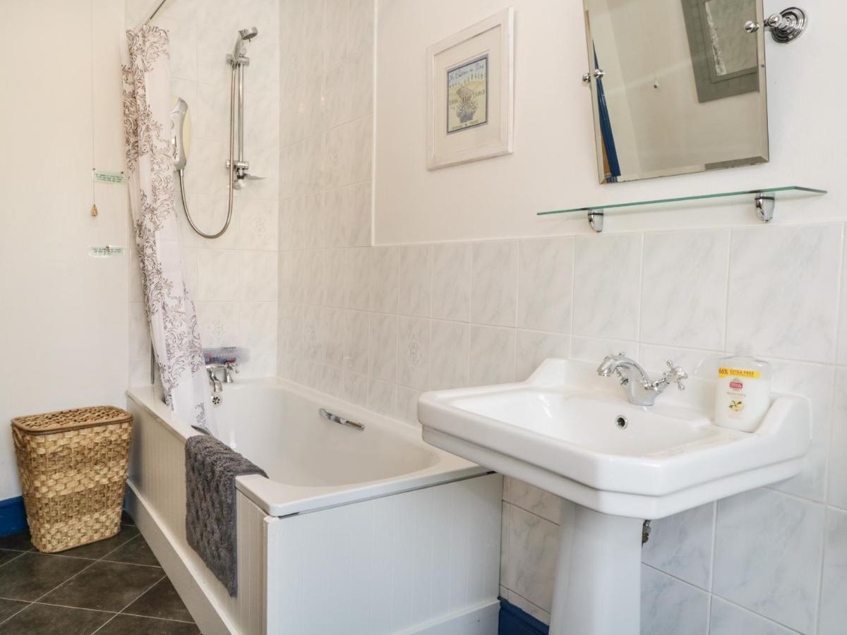 Honeysuckle Cottage, Craig Walk Боунес-он-Уиндермер Экстерьер фото
